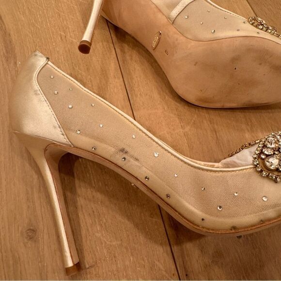 Badgley Mischka Brand
Quintana Crystal Ornamented Pump - Picture 9 of 11